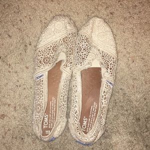 Cream floral toms